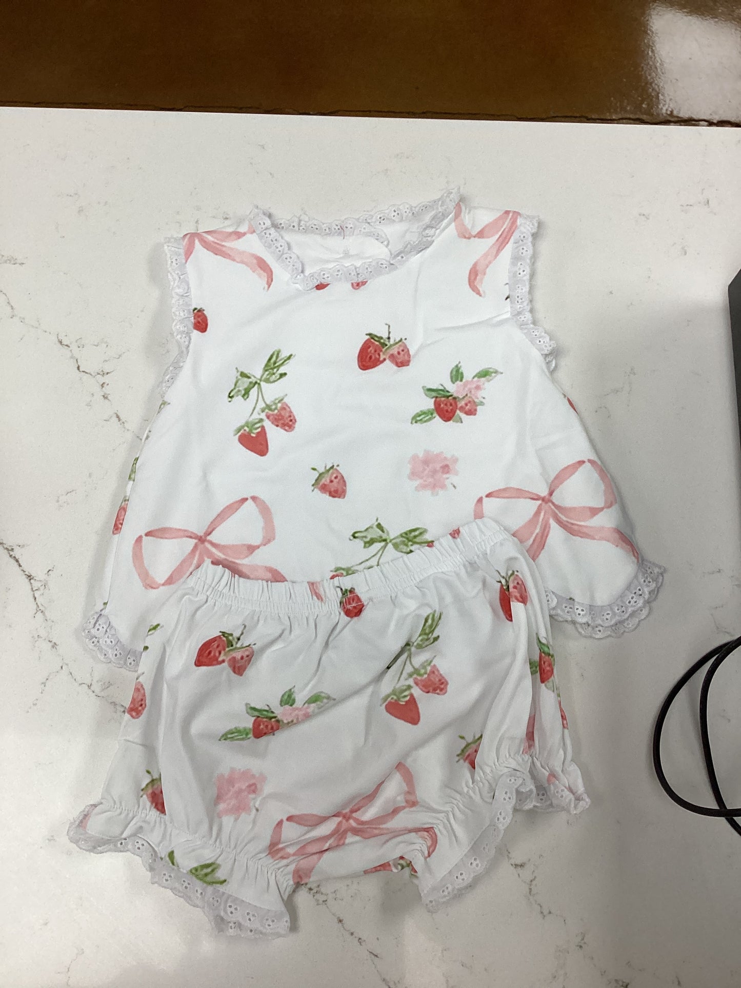 LL&C Strawberry Bow Set